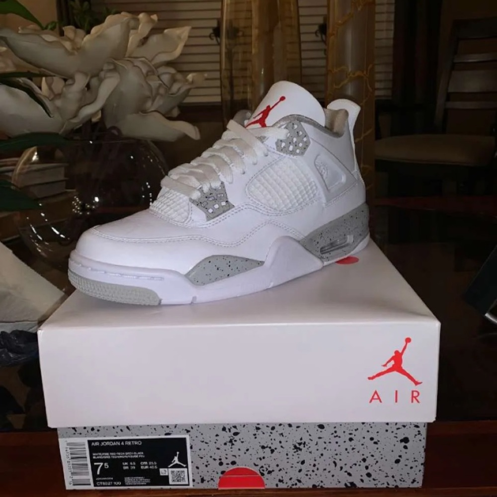 Air Jordan 4 Retro “White Oreo”